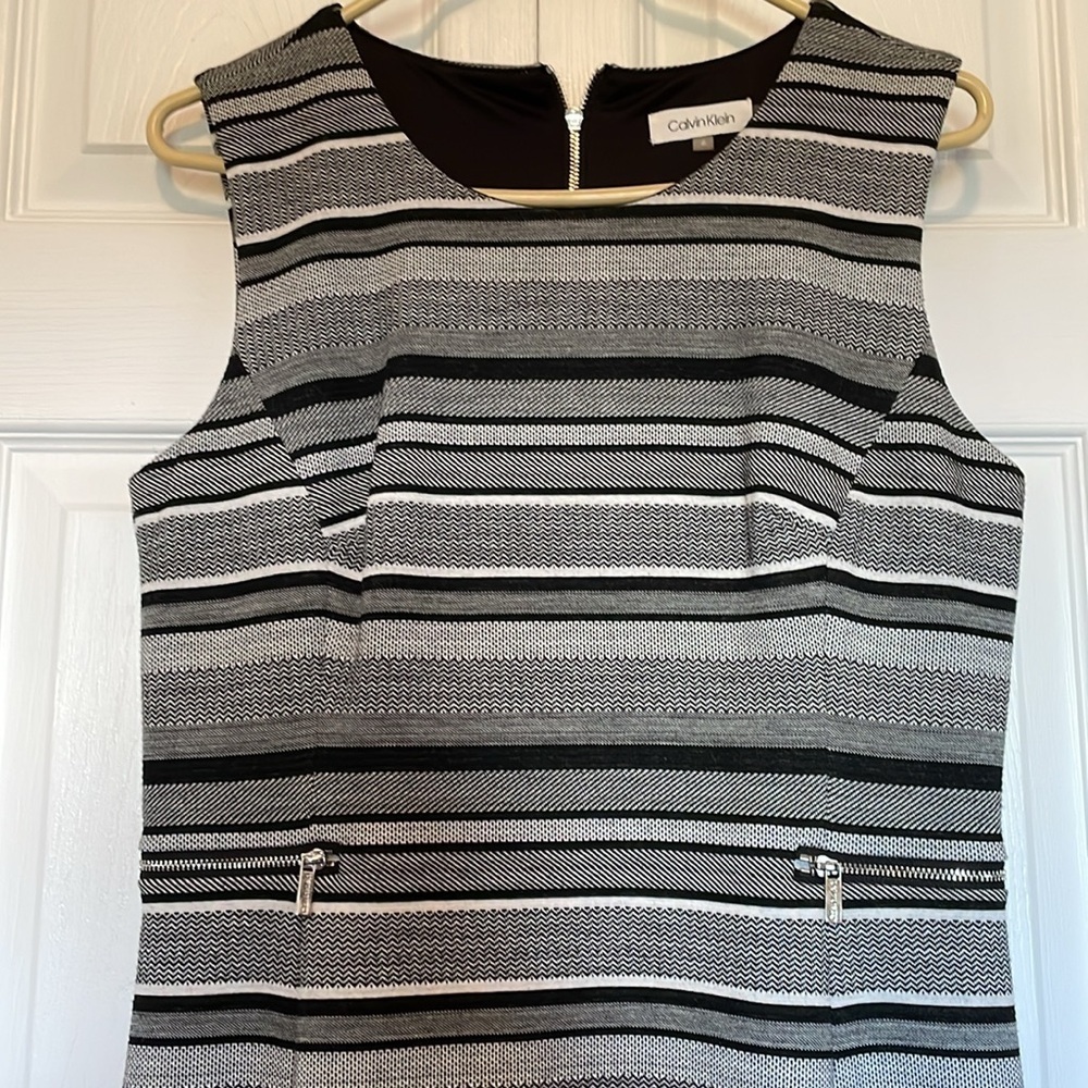 Women’s CalvinKlein sz 6 jacquard dress knee length zipper back zippered accents